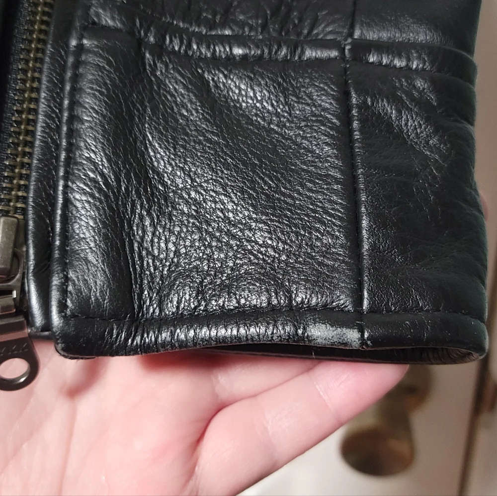 Elegant Black Leather Women's Jacket - Picture 10 of 11